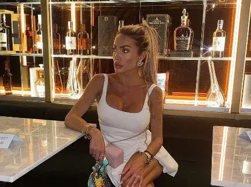 Русата Златка ИЗГОРЯ в Италия!