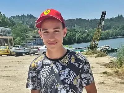 Синът на Рени празнува  15-тия си рожден  ден без батко си