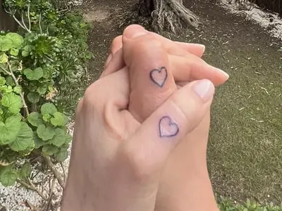 След развода: Цеци Красимирова показа новия си мъж! (Татуираха си сърца - ФОТО)