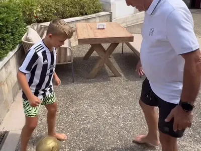 Стоичков тренира сина на Коцето (Уникална СНИМКА)