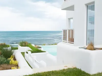 Тафкова спи за 1000 лева на нощ! (На кого е вторият куфар?! - СНИМКИ)