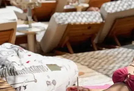 В 9-ия месец: Жената на Иво Карамански показа коремчето на плажа (СНИМКИ)