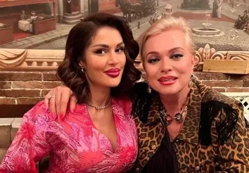Вече стряска: Щерката на Искра Радева си напраска гигантски джуки