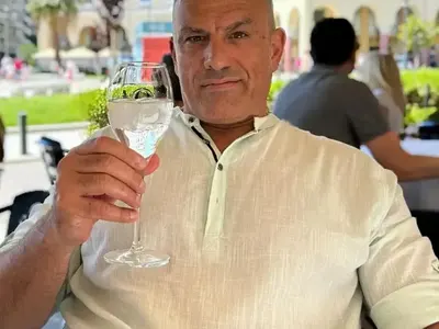 Юксел Кадриев крие гадже в Гърция?