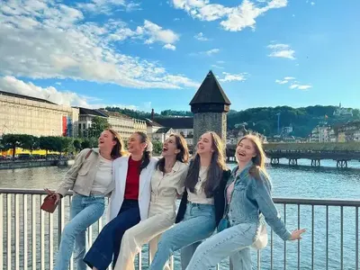 Златните момичета купонясват в страната на шоколада