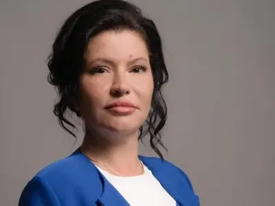 50 бона държавни пари за пластични операции, козметика, бельо и бижута пръсна кметицата на Козлодуй