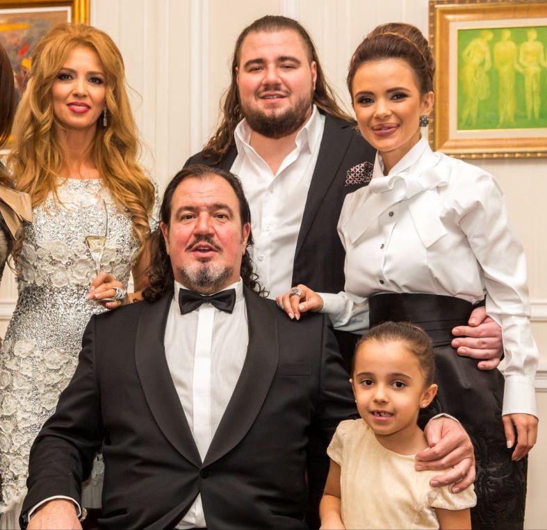 След като ги нарече АЛЧНИ И ЛОШИ: Гущерова отива на гости на свекърите (СНИМКИ на палата им)