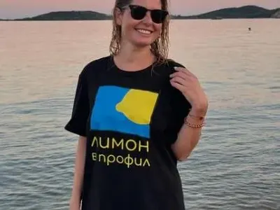 Алекс Сърчаджиева изпраща залеза на морето