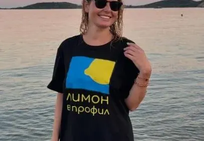 Алекс Сърчаджиева изпраща залеза на морето