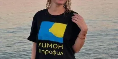 Алекс Сърчаджиева изпраща залеза на морето
