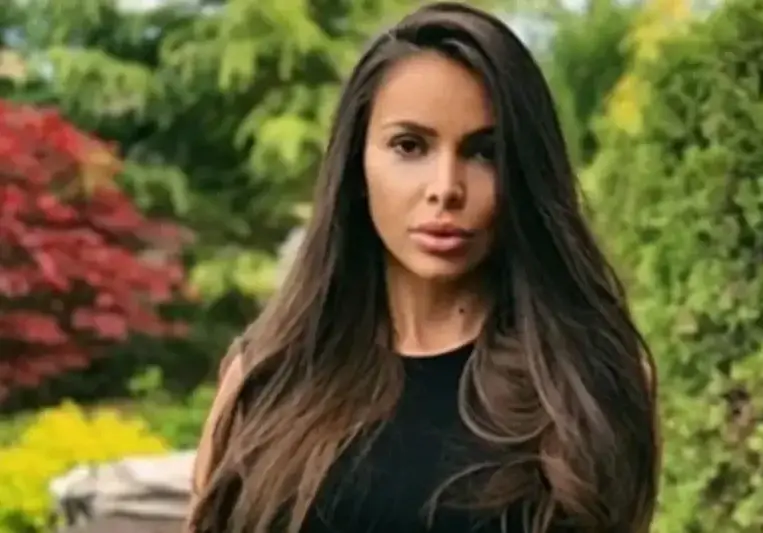 Ексклузивно! Алисия завъртя поредна интрига: Николета е била на яхта в Монте Карло! Певицата, която, не върти номерца, ама хич, замеси имената и на известен футболист и политик!