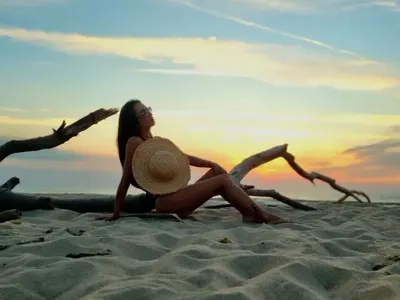 Ани Хоанг щракна без бански шоколадовото си тяло!