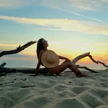 Ани Хоанг щракна без бански шоколадовото си тяло!