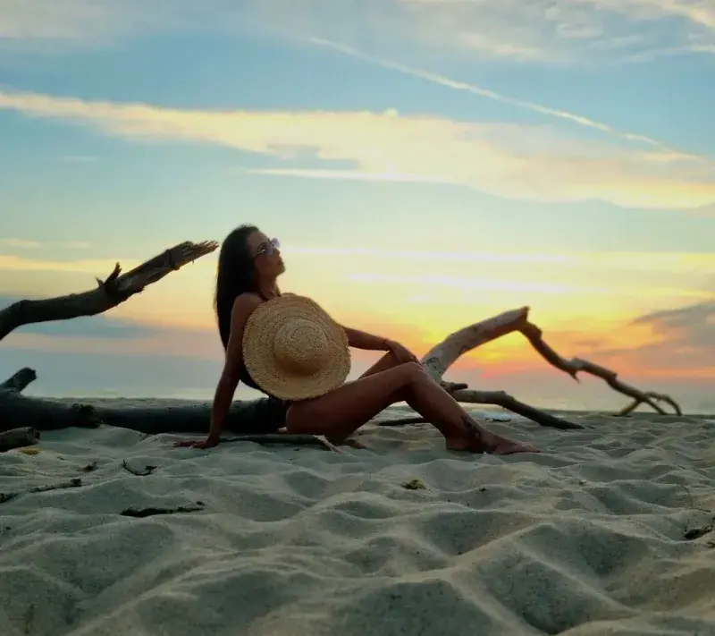 Ани Хоанг щракна без бански шоколадовото си тяло!