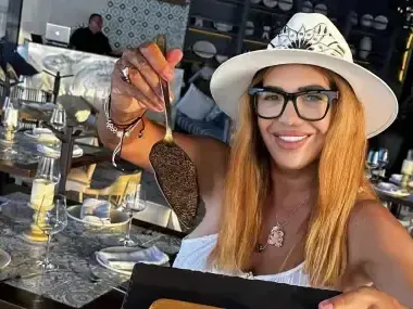 Анита Мейзер отказва на богати мъже