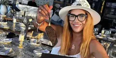 Анита Мейзер отказва на богати мъже