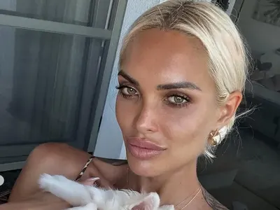 Анита на Рачков едва не задуши куче със силикона си СНИМКА