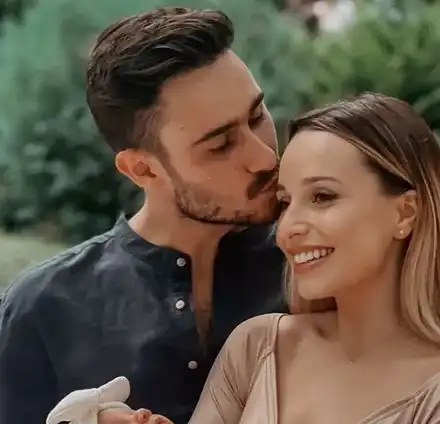 Антоанет Пепе заведе бебето на море ВИДЕО