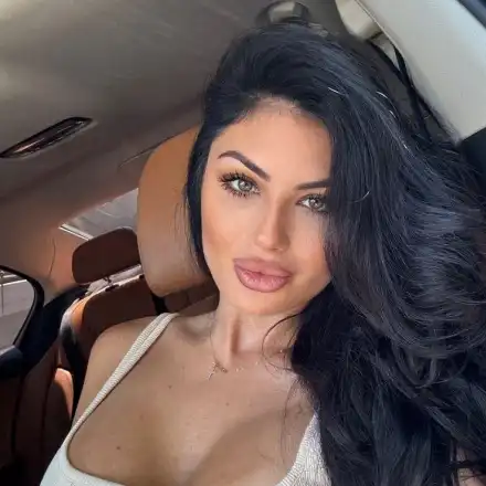 Бебе на хоризонта! Мис България крие бременно коремче (СНИМКИ)