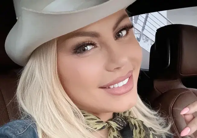 Бебето на Камелия започна с кючеците ВИДЕО