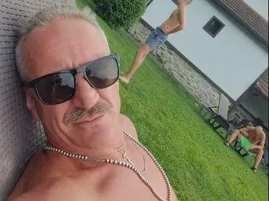 БЕЗ ПУКНАТ ЛЕВ: Радина заживя в 1-стайна панелка! Занемари се (СНИМКИ)