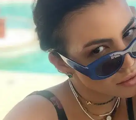 Деси Цонева летува в бунгало с три булдога