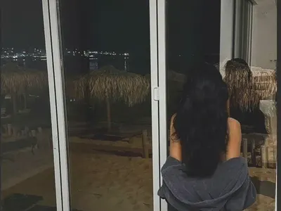 ЕКСХИБИЦИОНИСТ? Венцислава Тафкова лъсна дибидюс на плаж за НЕ-нудисти