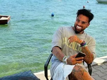 ЕКСКЛУЗИВНО! Благо заби секси милфка с дете! Заведе я в Турция (СНИМКИ)