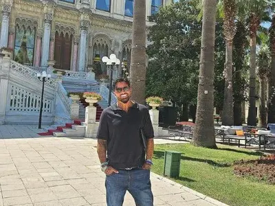 ЕКСКЛУЗИВНО! Благо заби секси милфка с дете! Заведе я в Турция (СНИМКИ)