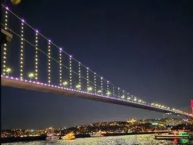 ЕКСКЛУЗИВНО! Благо заби секси милфка с дете! Заведе я в Турция (СНИМКИ)