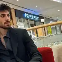 Емрах Стораро с ново гадже?