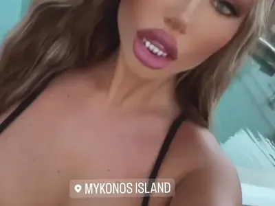 Гери Никол на яхта в Миконос