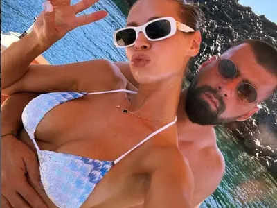 Глезят бившата на Благо на Санторини в СУПЕР ЛУКС! (СНИМКИ)