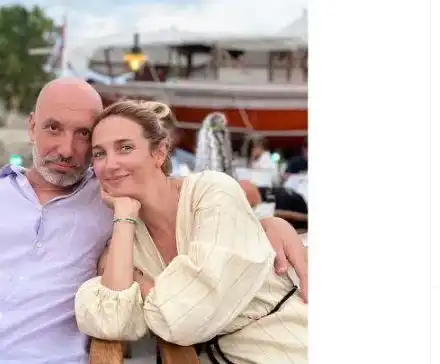 Жената на Захари Бахаров не е мръднала за 20 години (Вижте я преди)