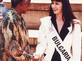 Жени Калканджиева подарила жезъла си от Нелсън Мандела на Слави (СНИМКИ)