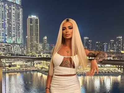 Катрин Йорданова сама си сменя маслото на колата