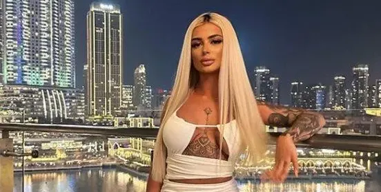 Катрин Йорданова сама си сменя маслото на колата