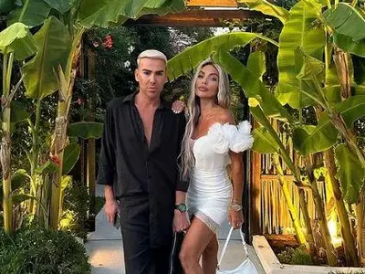 КРЪШКА ли на Карен? Хванаха Златка Райкова да се натиска с друг в гръцко заведение (СНИМКИ)