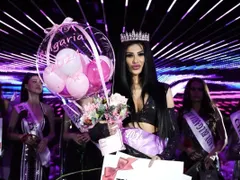 Лейди България върти ориенталски танц