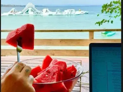 Луксът ги тресе! Блатечки заведе новото гадже на къмпинг (СНИМКИ)