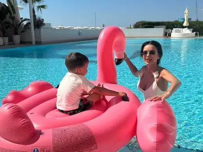 Луксът им отива: Алисия и Вергов подкараха яхти, Тоца на море в Гърция, Отварачката обикаля Слънчака (СНИМКИ)