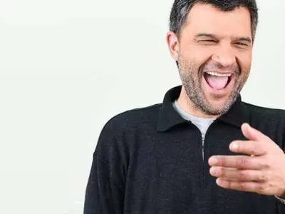 Малък Тошко бръмчи с ново младо гадже на име Бианка