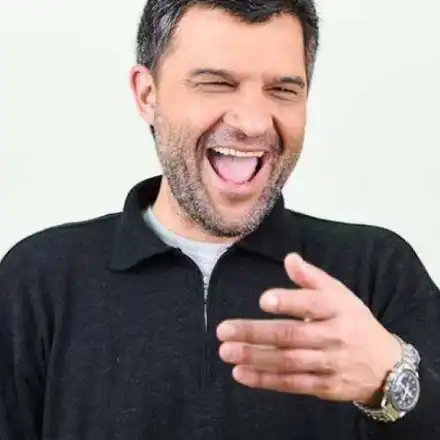 Малък Тошко бръмчи с ново младо гадже на име Бианка