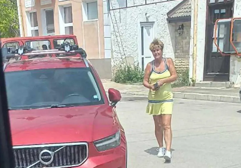 Милионерката Алиса Софиянска пазарува от „левчето“ в Шабла. Вижте какво си купи (Снимки)