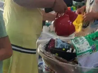 Милионерката Алиса Софиянска пазарува от „левчето“ в Шабла. Вижте какво си купи (Снимки)