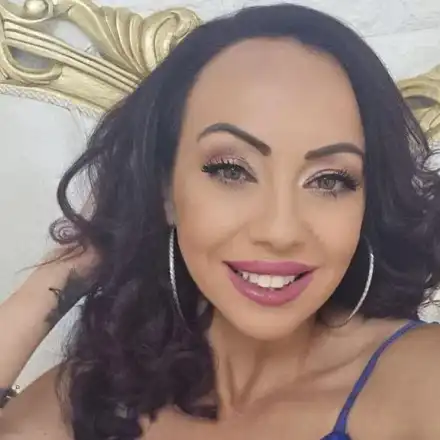 Мира си скубе косите заради огромна глупост, която направи с дипломата си (Снимки)