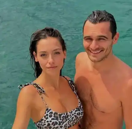 Мирела и Юлиан празнуват година любов