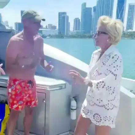 Нана Гладуиш харчи милиони в Америка