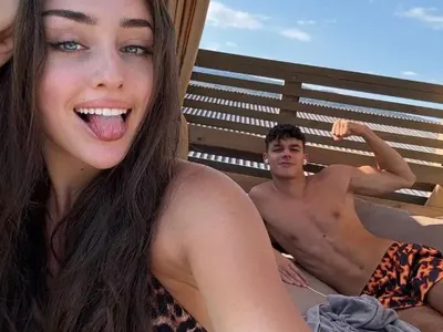 Напук на всичко: Елизабет Кравец се плези от кеф с гаджето