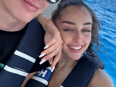 Напук на всичко: Елизабет Кравец се плези от кеф с гаджето